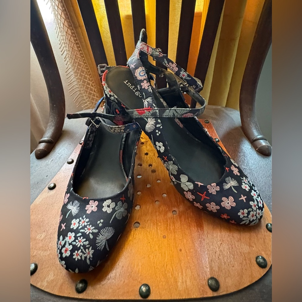 indigo rd. Patterned Navy Strappy Womens Heels Sz 9.5
